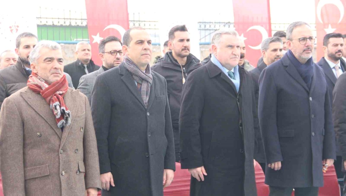 Iğdır'ın yeni stadyumunun açılışını Bakan Osman Aşkın Bak gerçekleştirdi