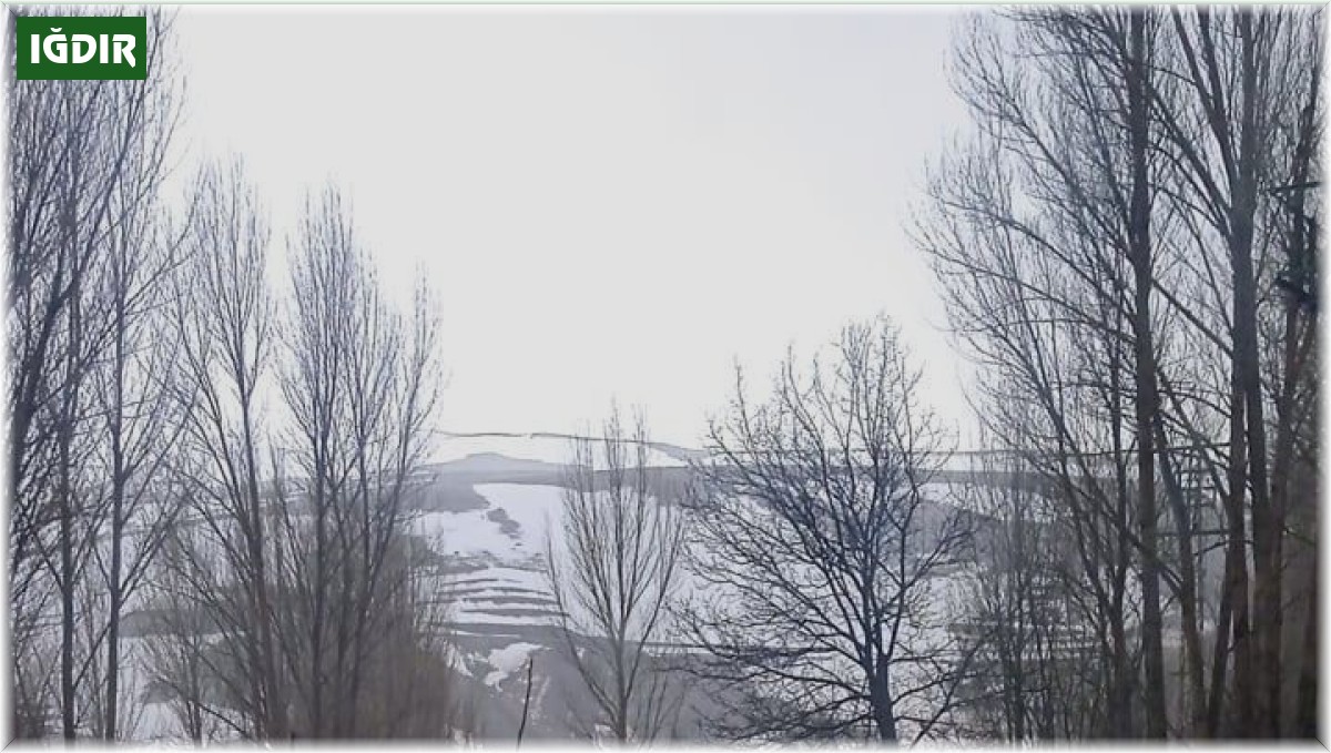 Iğdır'ın yüksek kesimleri dolu ile beyaza büründü