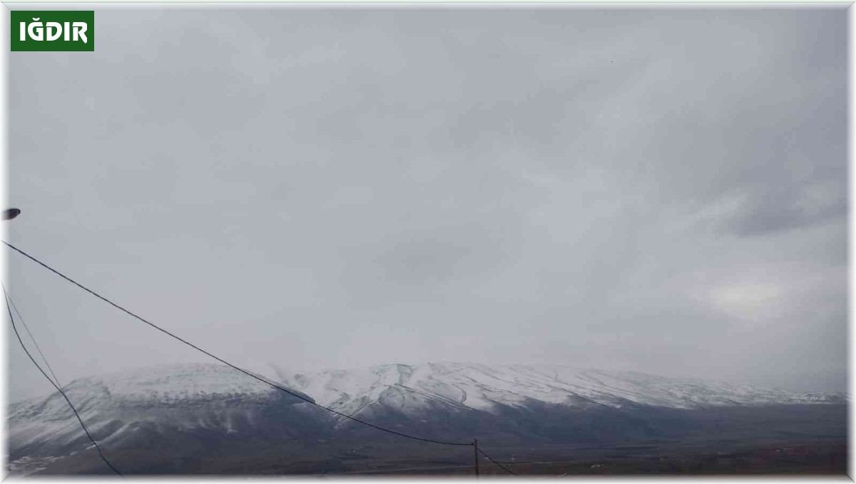 Iğdır'ın yüksek kesimlerinde kar yağışı etkili oluyor