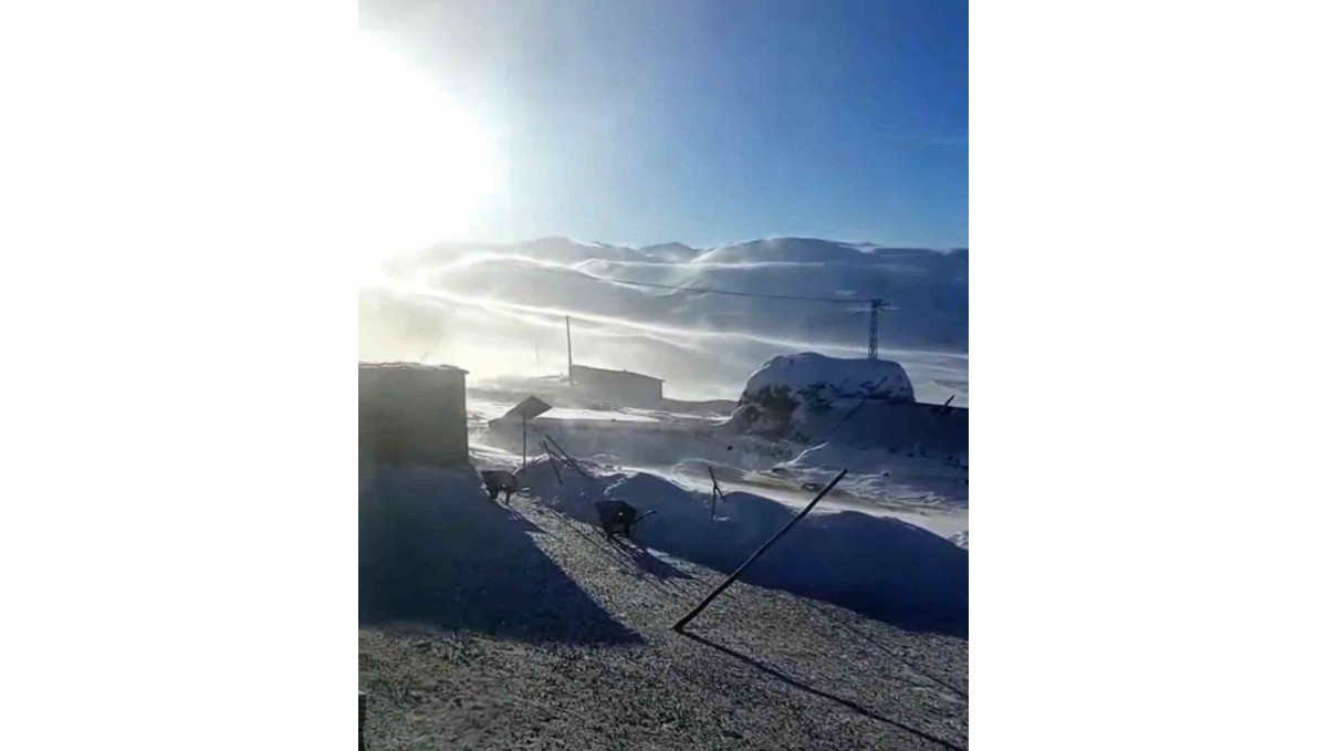 Iğdır'ın yüksek kesimlerinde tipi ve fırtına hayatı olumsuz etkiliyor