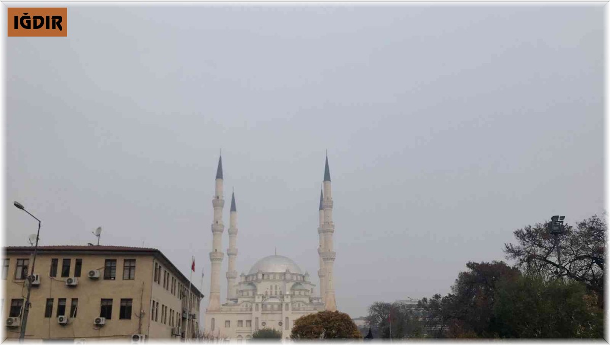 Iğdır kent merkezinde yağmur, köylerde ise kar etkili oluyor