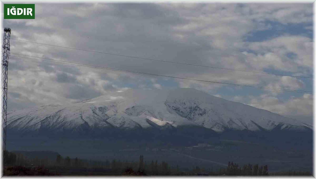 Iğdır ovasını çevreleyen dağlar yeniden beyaza büründü