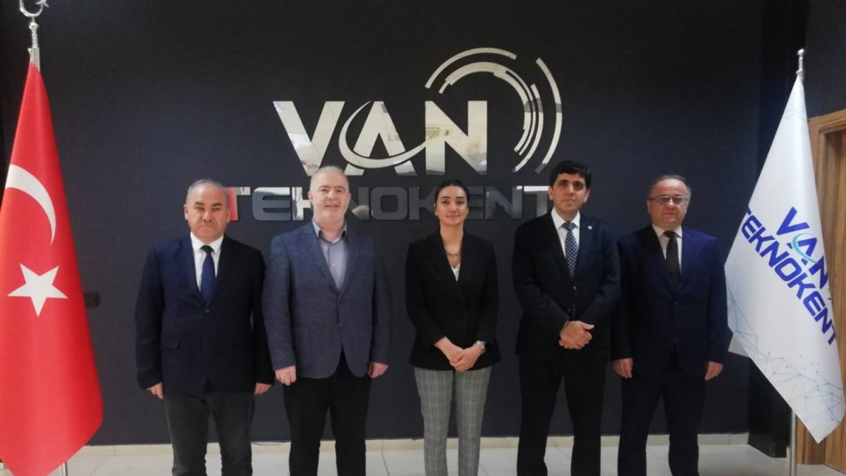 Iğdır Üniversitesi Rektörü Prof. Dr. Mehmet Hakkı Alma, Van YYÜ Teknokent'i Ziyaret Etti