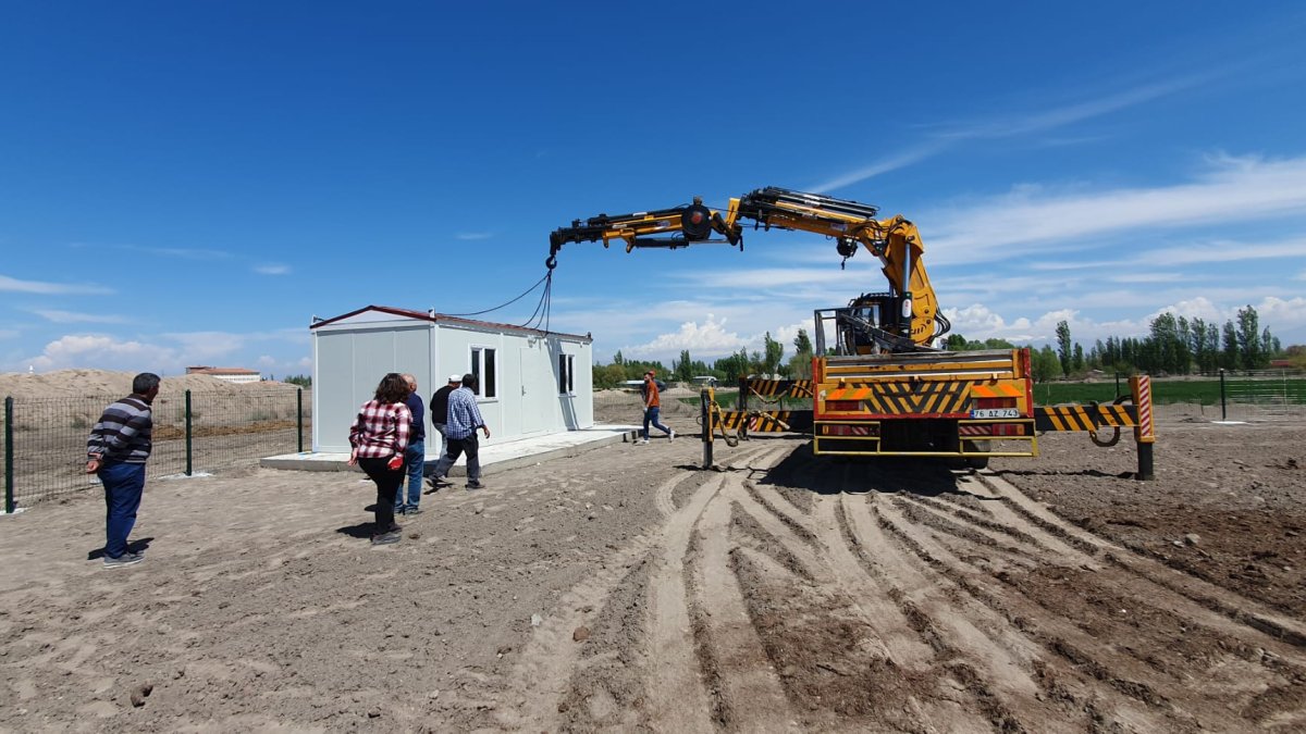 Iğdır Üniversitesi, Rüzgâr Erozyonunu Önlemek ve Hava Kirliliğini Azaltmak İçin Toprak Islah Çalışmalarını Sürdürüyor