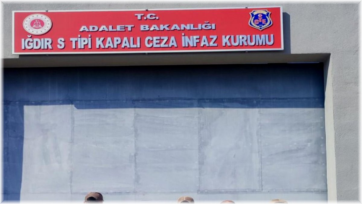 Iğdır’da aranan iki kişi yakalanarak cezaevine gönderildi