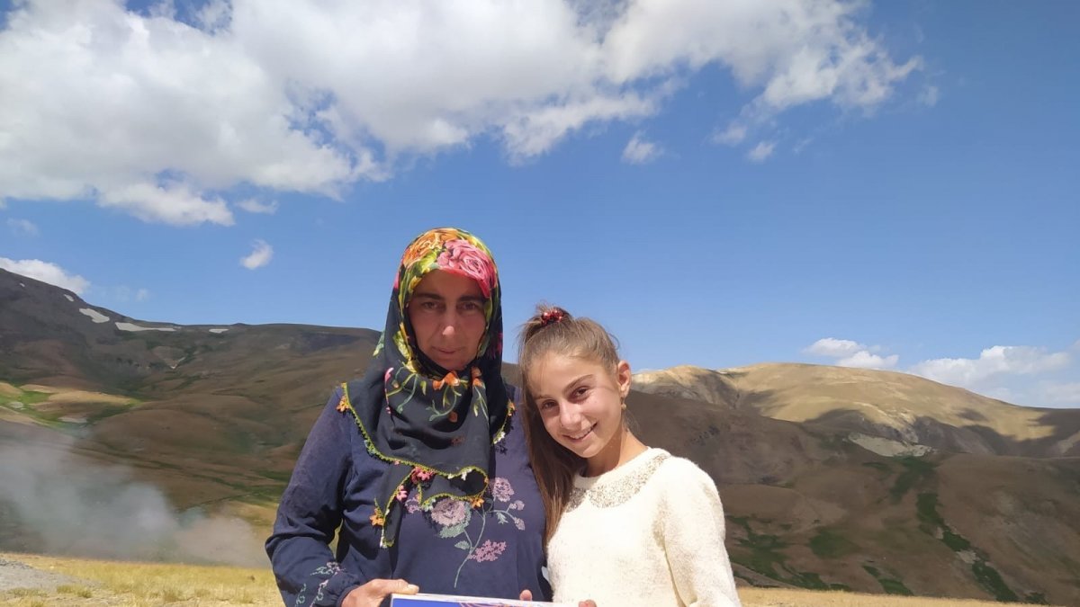 Iğdırlı "Minik Zehra" tabletine kavuştu