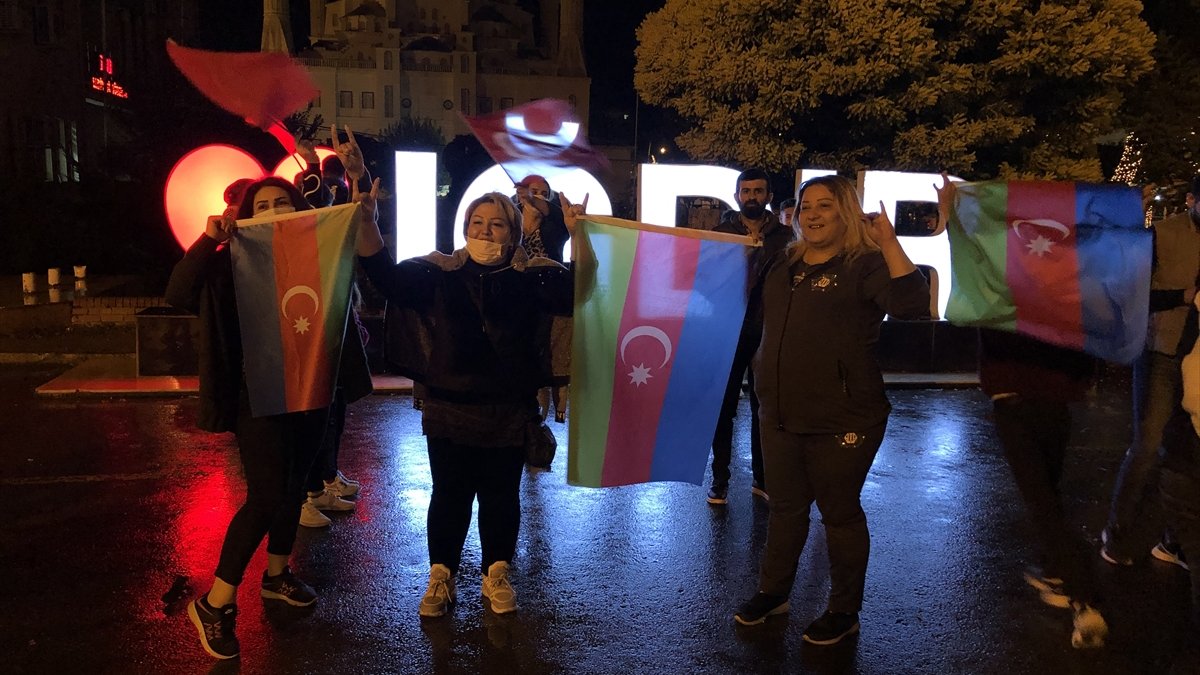 Iğdırlılar, Azerbaycan'a destek için araçlarıyla konvoy oluşturup şehir turu attı