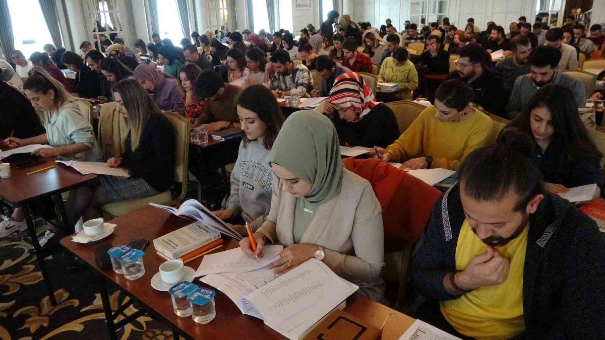 İGÜ, Van'da öğretmenlere 'Hızlı Okuma Teknikleri Eğitimi' verdi