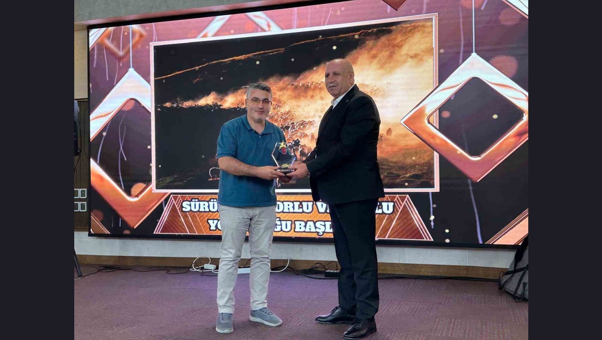 İHA muhabiri Özkan Olcay, birincilik ödülünü aldı