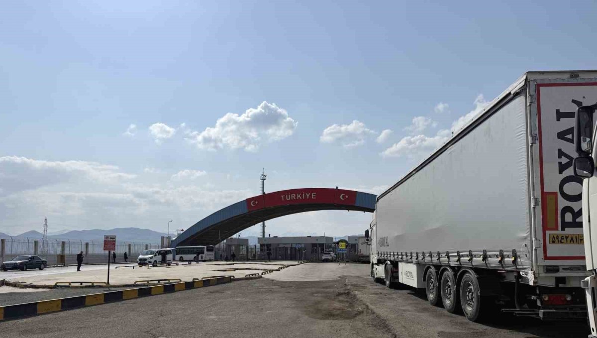 İHA saldırısı sonrası kapatılan Culfa ve Dilucu sınır kapıları yeniden açıldı