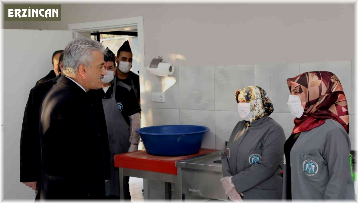 İhtiyaç sahibi 120 haneye sıcak yemek dağıtılıyor