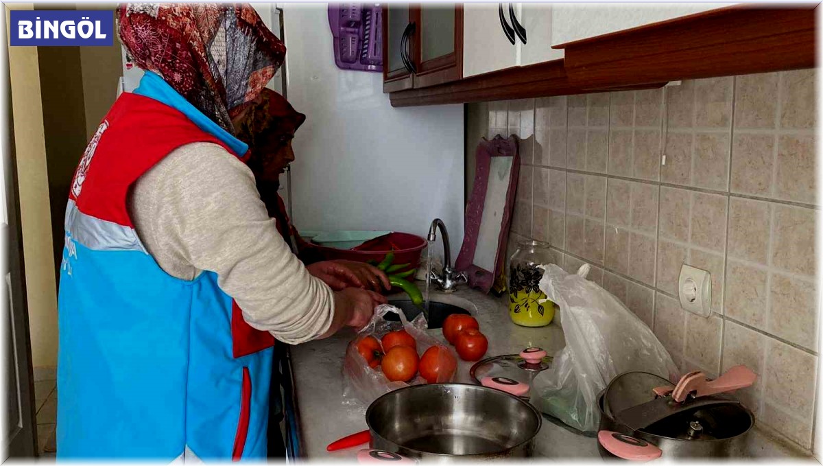 İhtiyaç sahiplerinin temizliği ve iftarı 'Vefa' ekibinden