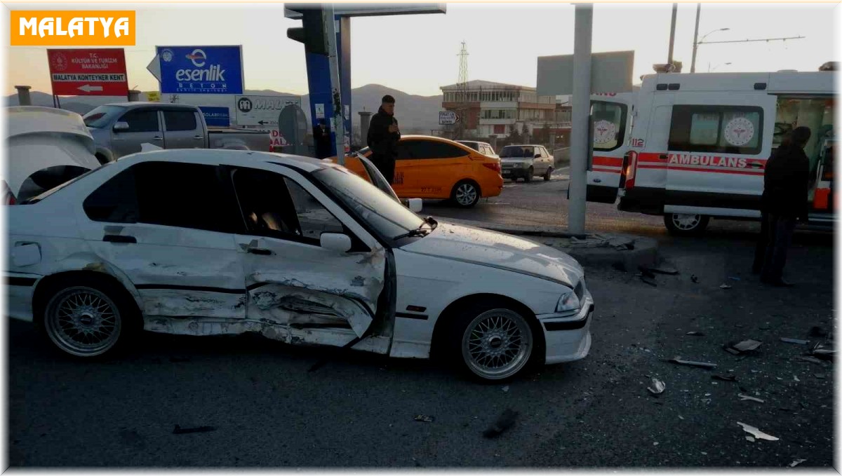 İki aracın karıştığı kazada 1 kişi yaralandı