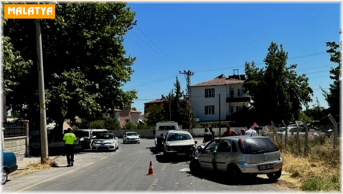 İki aracın karıştığı kazada: 6 kişi yaralandı