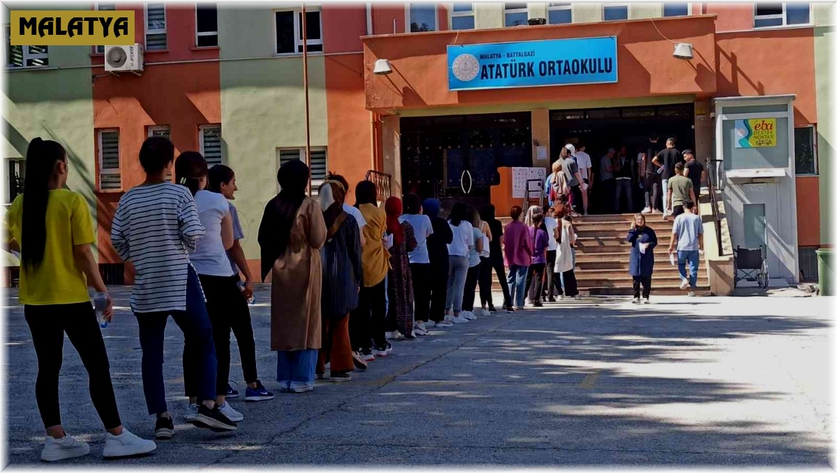 İki dakika ile sınavı kaçırdı gözyaşlarına boğuldu