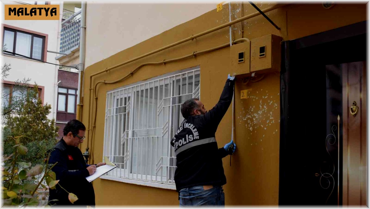 İki katlı ev kurşunların hedefi oldu