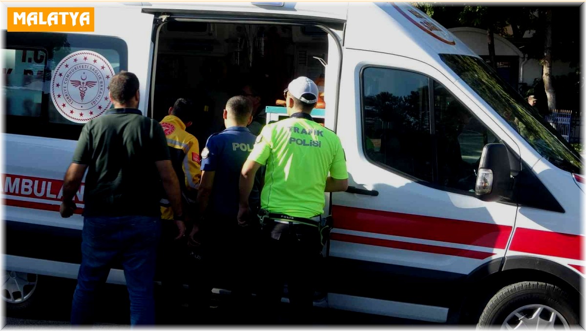 İki otomobil çarpıştı: 1 yaralı