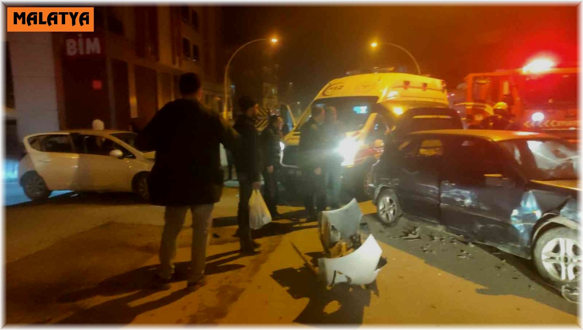 İki otomobil çarpıştı: 1 yaralı