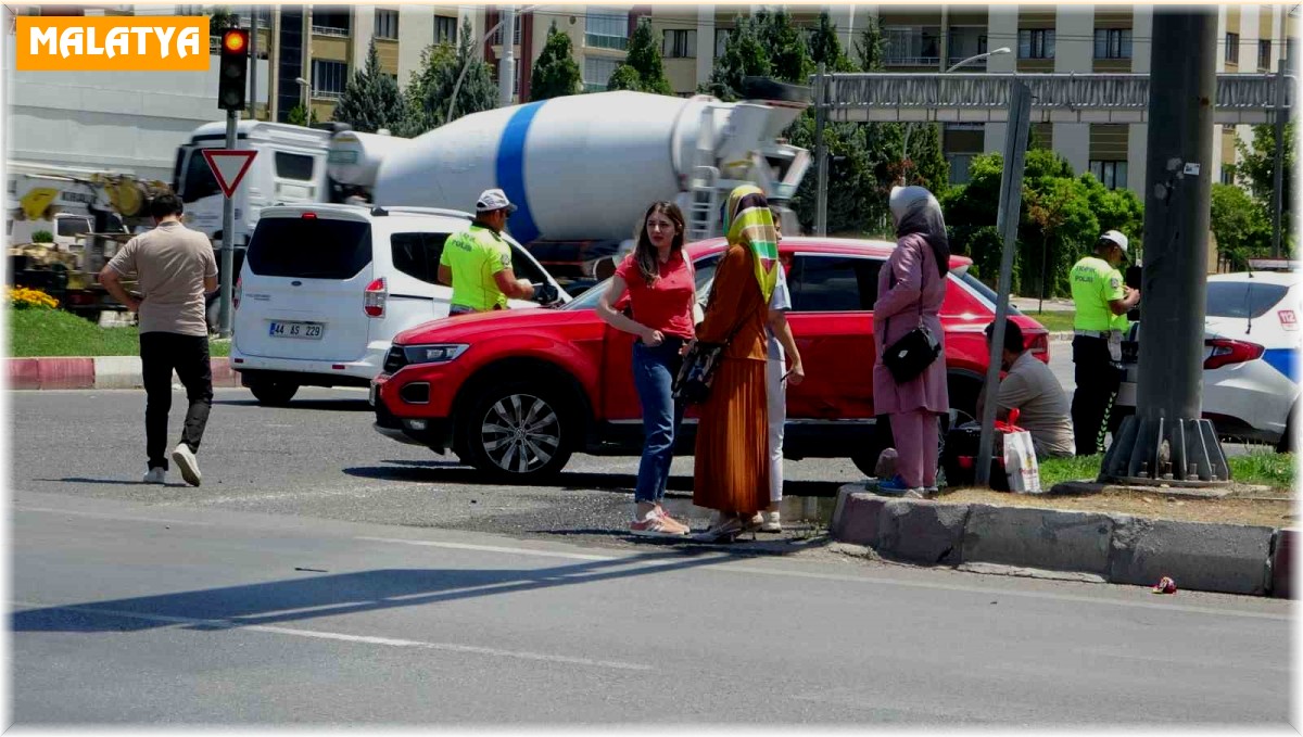 İki otomobilin karıştığı kazada: 1 kişi yaralandı