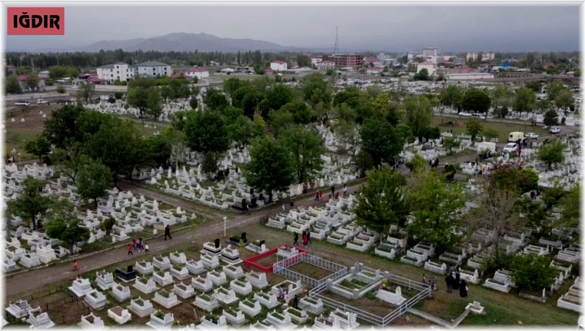 İki yılın ardından mezarlık ziyaretleri tekrar yapıldı