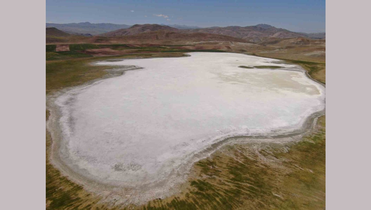 İklim değişikliği Van'daki Tuz Gölü'nü kuruttu