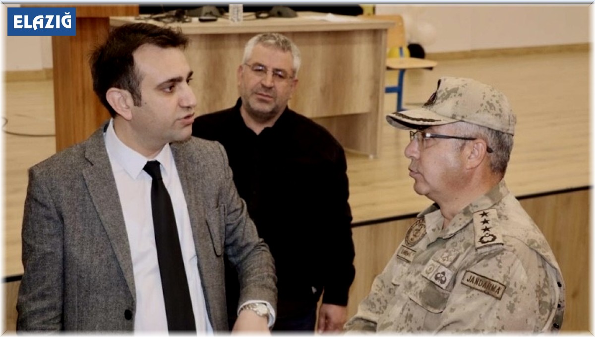 İl Jandarma Komutanı Evren'den "Güvenli Okul Yolu Projesi" çerçevesinde okullara ziyaret