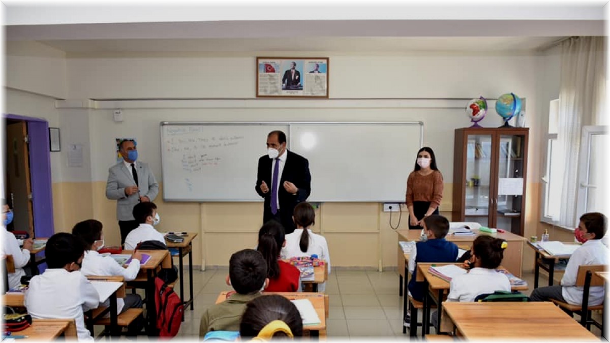 İl Milli Eğitim Müdür Gün, okullarda incelemede bulundu