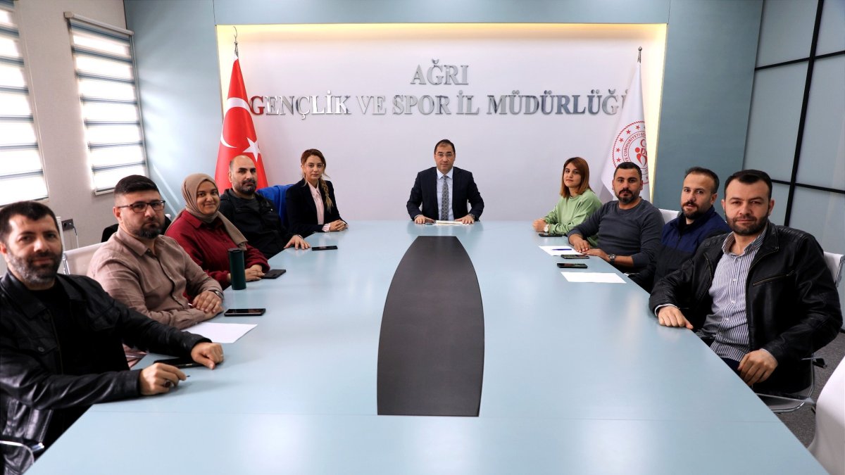 İl Müdürü Ahmet Çelebi, Gençlik Liderleriyle Değerlendirme Toplantısında Buluştu