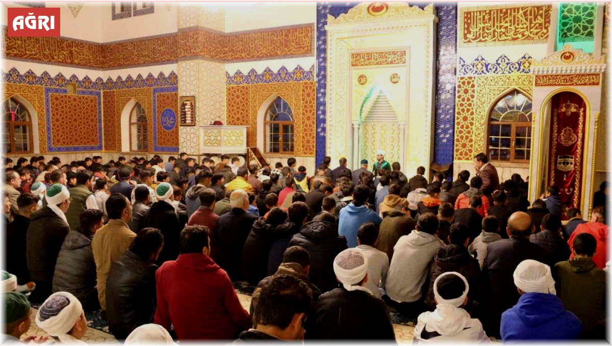 İl Müftüsü Büyük, gençlerle sabah namazında buluştu