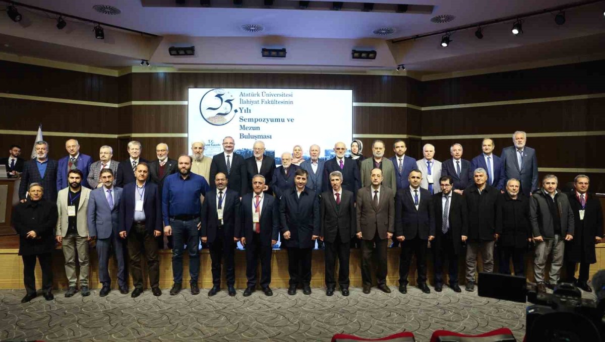 İlahiyat Fakültesinin 55. kuruluş yılı sempozyumu ve mezun buluşması gerçekleştirildi