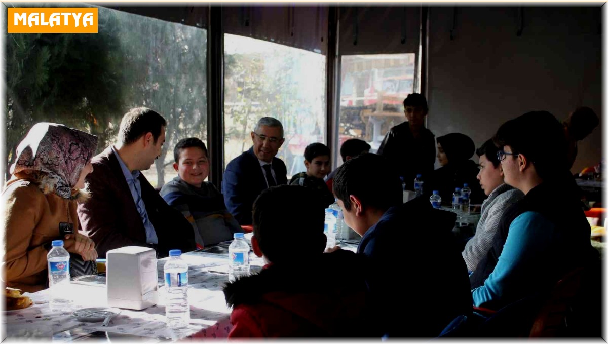 İlçede yetiştirildi, öğrencilere ikram edildi