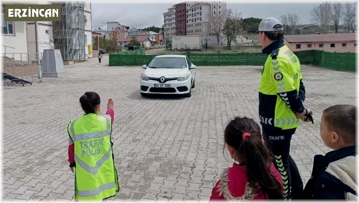 İlçelerde öğrencilere trafik güvenliği eğitimi verildi