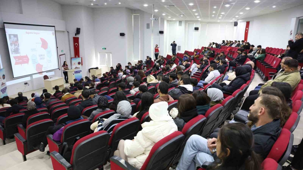 İletişim Fakültesinde jandarma ile siber suçlar ve KOM farkındalığı