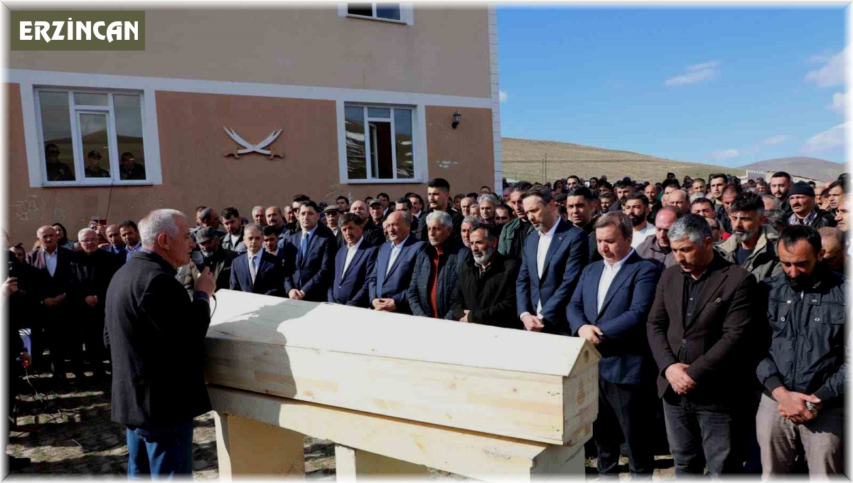 İliç'te cansız bedenine ulaşılan işçi son yolculuğa uğurlandı