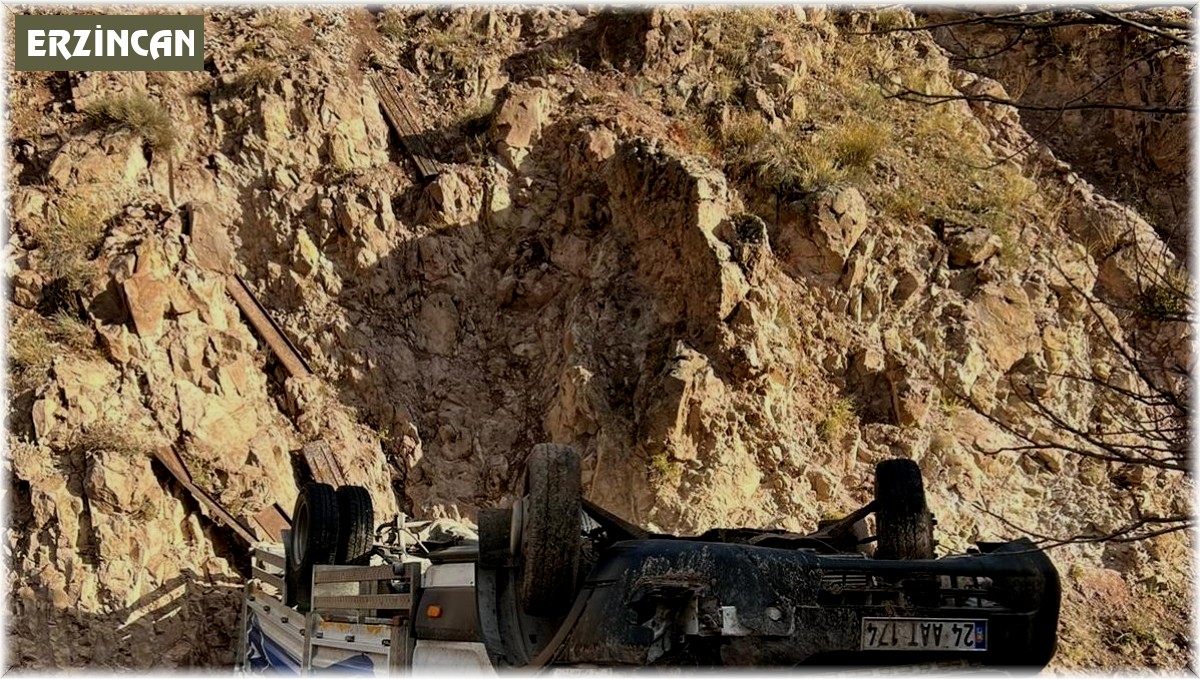 İliç'te kamyonet şarampole uçtu: 1 yaralı