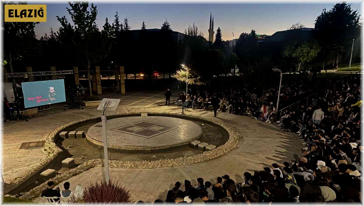 İlk defa gerçekleşen açık hava sinemasına öğrenciler akın etti