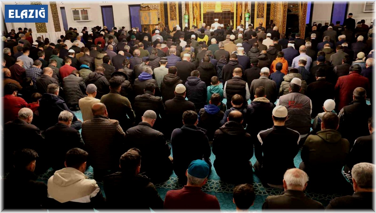 İlk teravih namazında camiler doldu