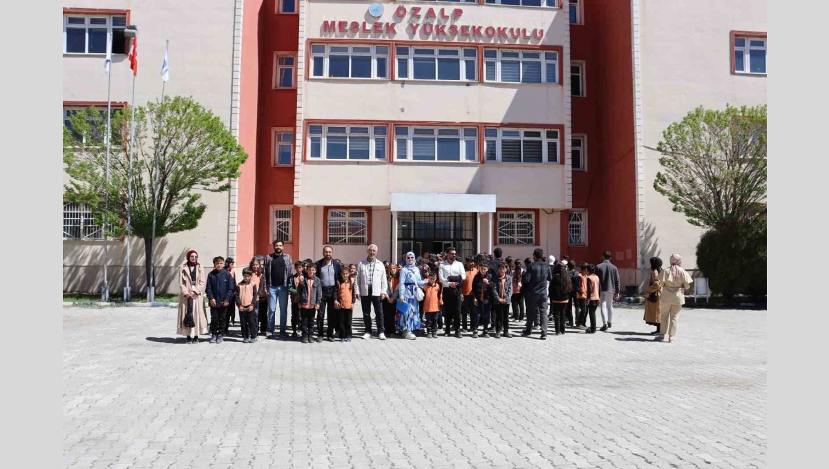 İlk ve ortaokul öğrencilerinden meslek yüksekokuluna ziyareti
