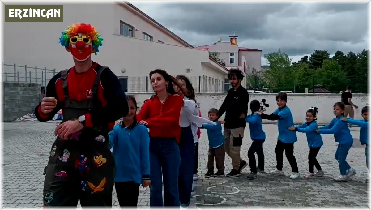 İlköğretim öğrencileri üniversite öğrencileriyle şenlendi