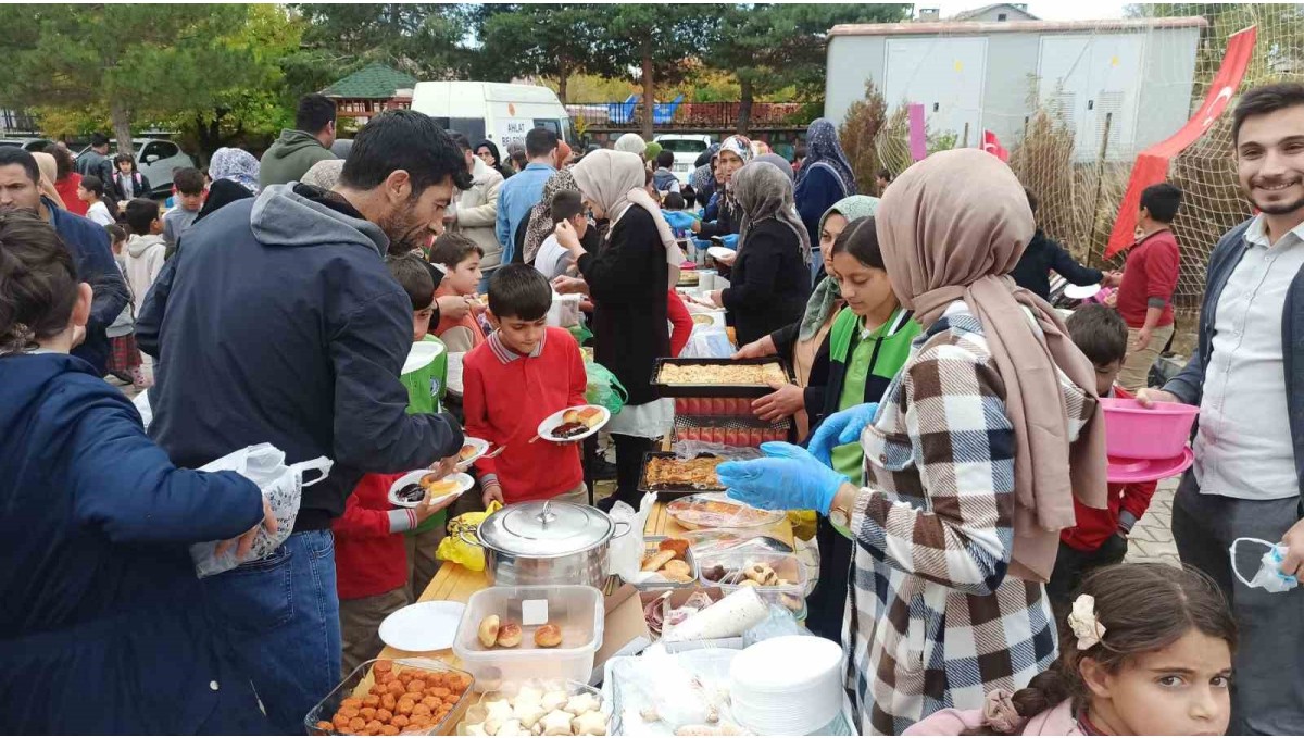 İlkokul öğrencilerinden Gazze için yardım etkinliği