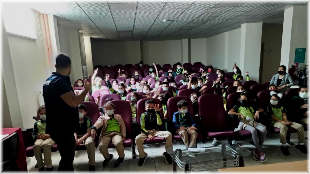 İlkokul öğrencilerine güvenli internet eğitimi