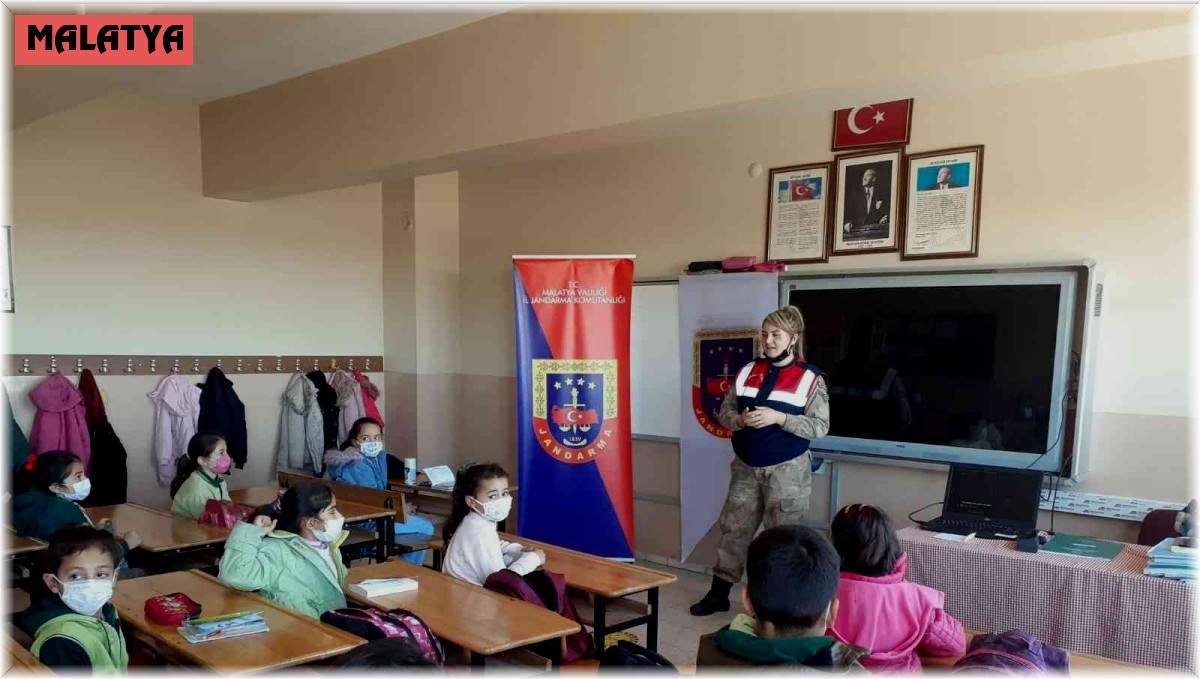 İlkokul öğrencilerine internetin yararları ve zararları anlatıldı