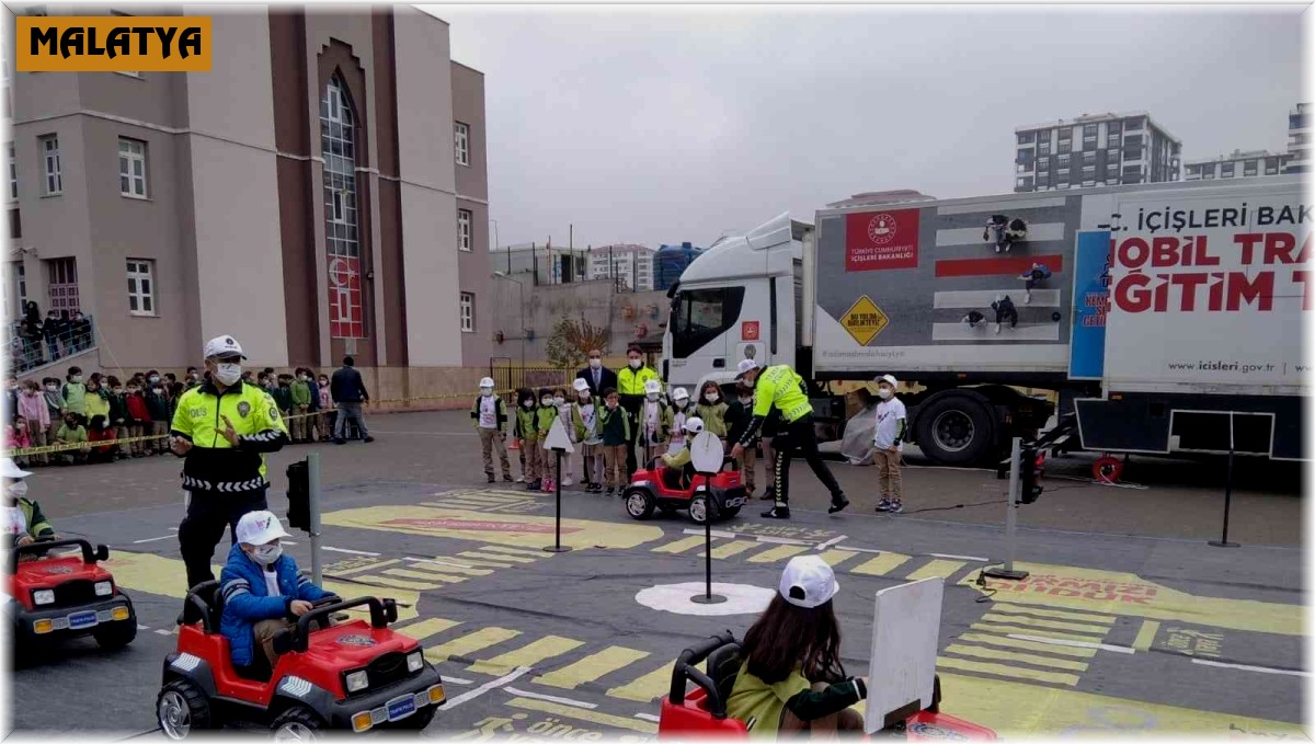 İlkokul öğrencilerine trafik eğitimi