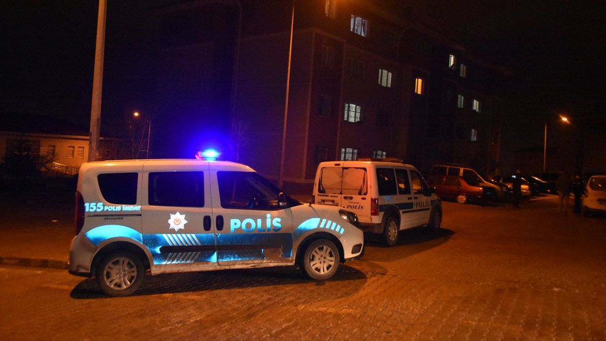 İmam nikahıyla birlikte yaşayan çift aralarında çıkan bıçaklı kavgada öldü