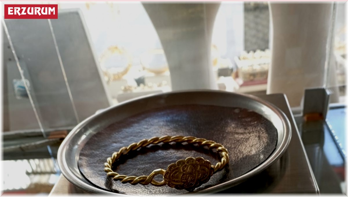 İmran Teyze burma bileziğini depremzedelere bağışladı