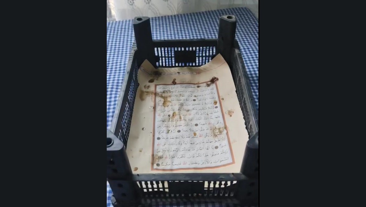 İncir kasasından Kuran-ı Kerim sayfası çıktı