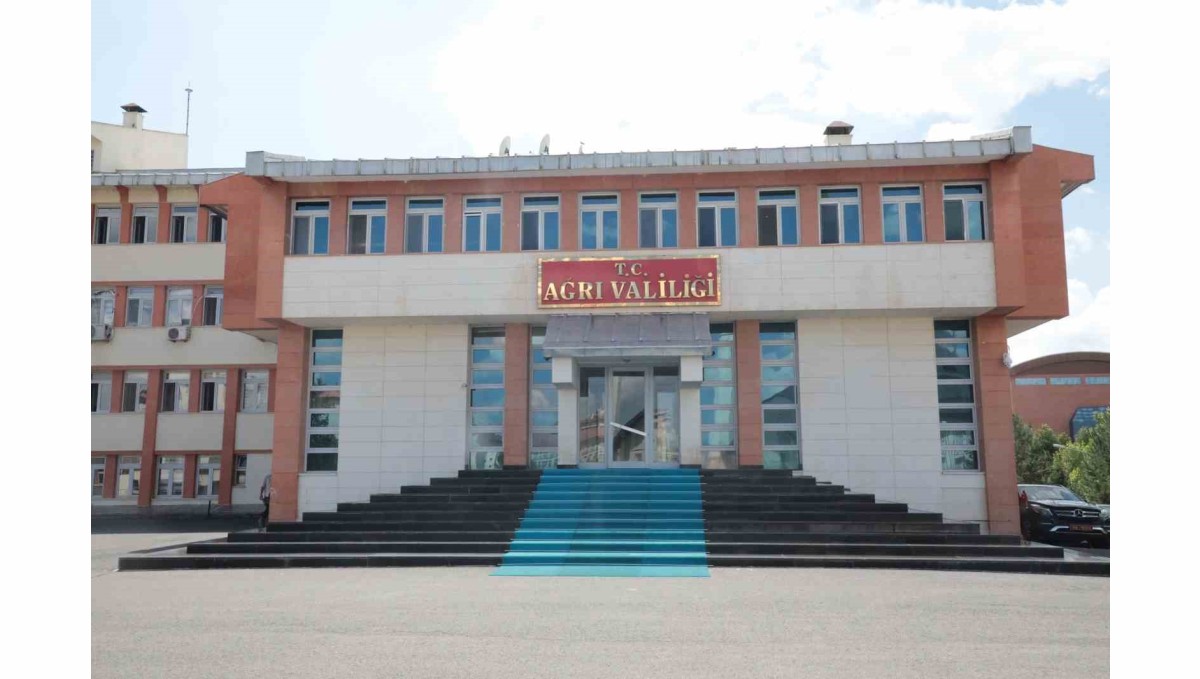 "İnek Araçla Sürüklendi" İddiası Gündem Oldu: Ağrı Valiliği Sürücünün İfadesini Açıkladı