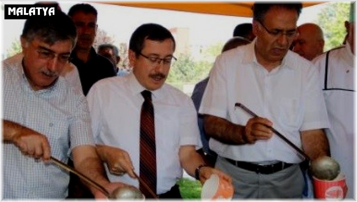 İnönü Üniversitesi'nden aşure ikramı