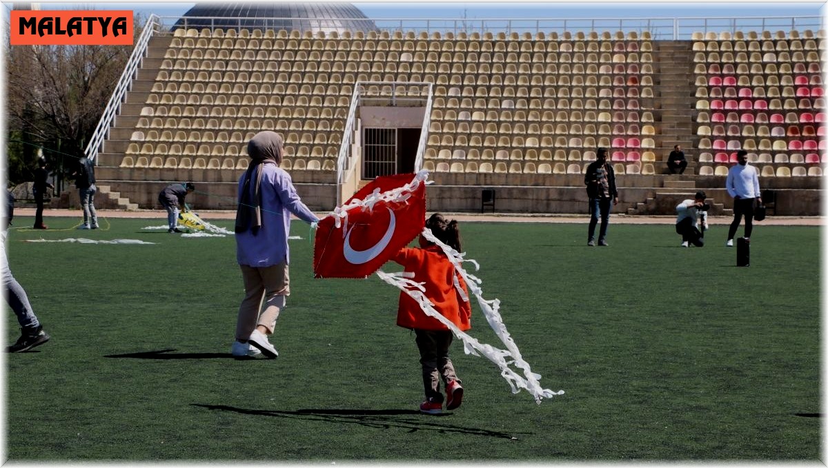 İnönü Üniversitesinde uçurtma şenliği