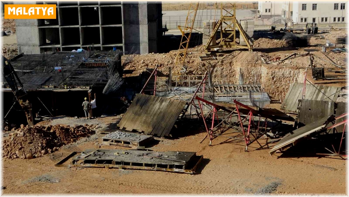 İnşaat alanında vinç devrildi: 3 ölü, 1 yaralı